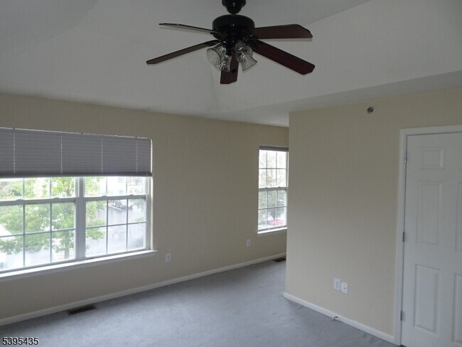 Building Photo - 112 Limerick Ln