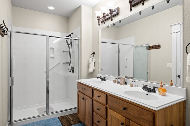 Building Photo - 18004 Edgewood Way