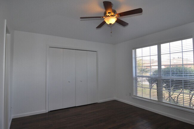 Building Photo - 5709-5711 Shadydell Drive