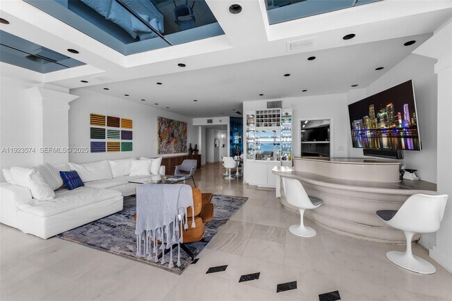 Building Photo - 4925 Collins Ave