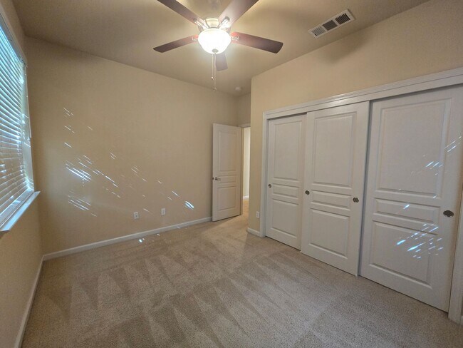 Building Photo - 339 Applegate Dr