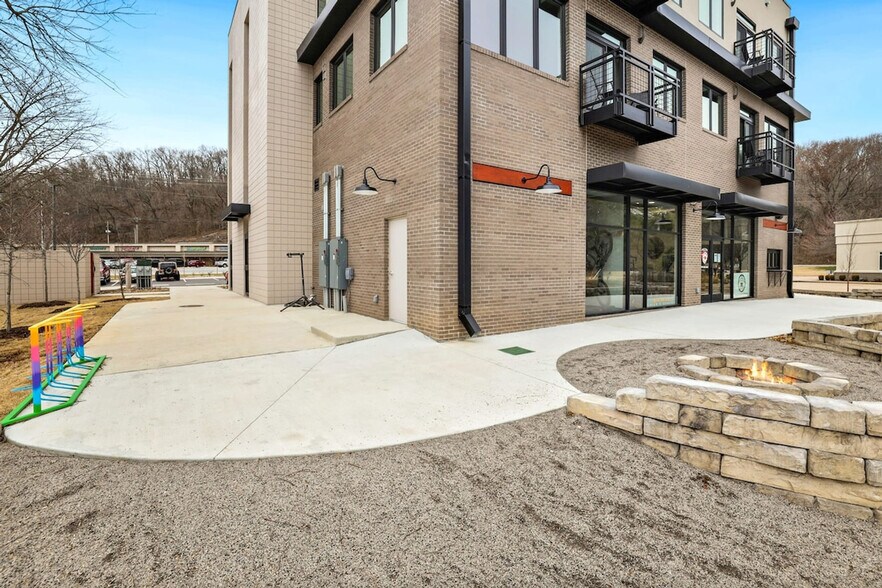 Building Photo - 10 Riordan Rd
