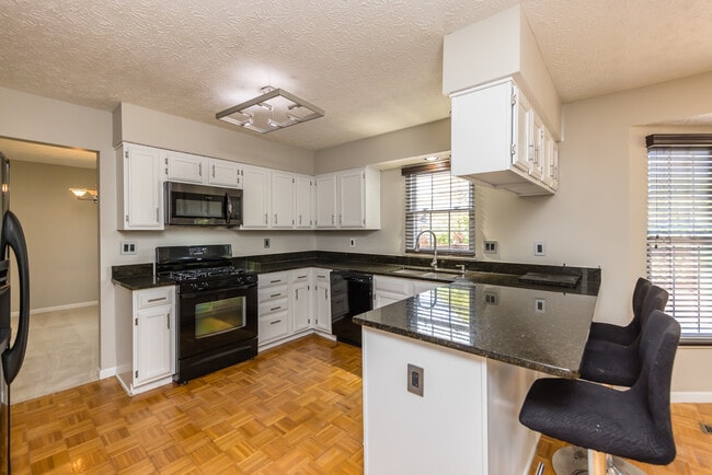 Building Photo - 6085 Tara Hill Dr