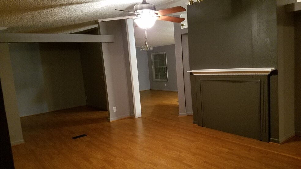 Building Photo - 3150 Greenwood Dr