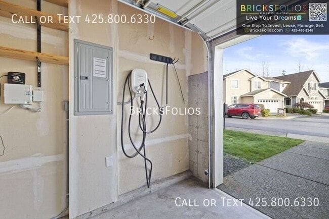 Building Photo - Picture Yourself Living in This East-Facing Bothell Home in the Northshore School District.