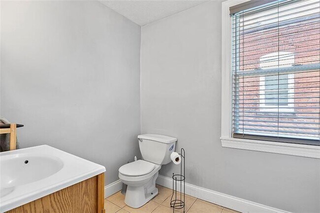 Building Photo - 858 Western Ave