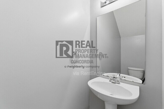 Building Photo - 1518 Hamden Dr