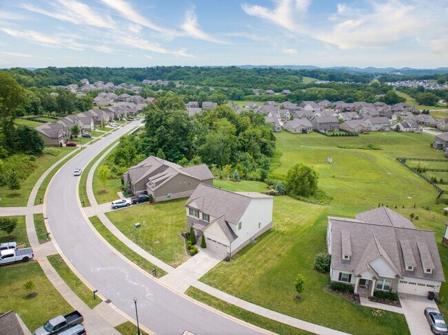 Building Photo - Rental Home available in the Falls Grove Community!