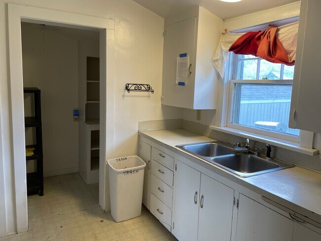 Countertops and flooring have been updated - 527 Saint Johns Ave