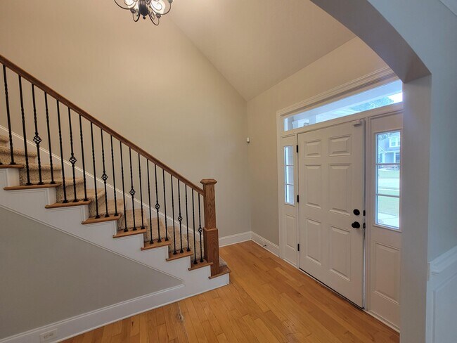 Building Photo - 627 Burgamy Pass