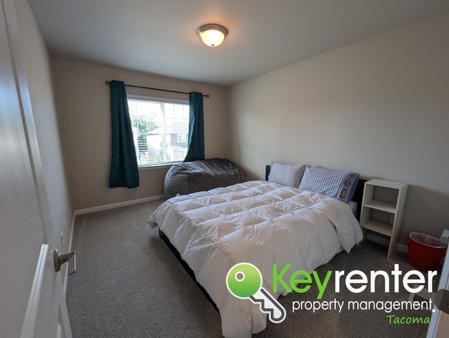 Building Photo - Spacious Northeast Tacoma 3 Bedroom Home for Rent Near Browns Point