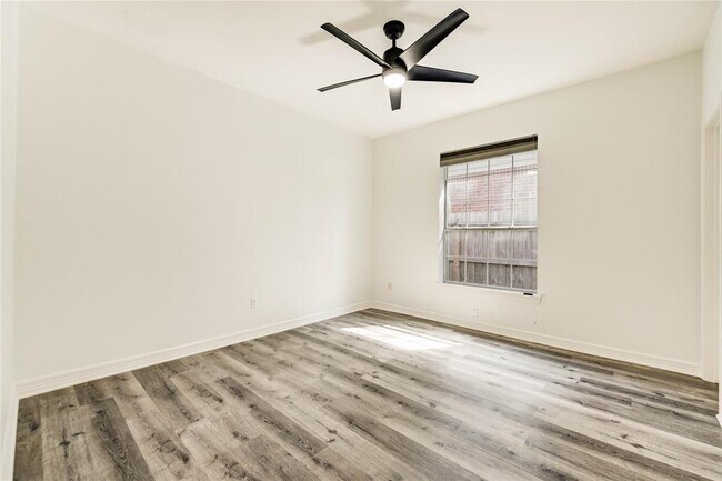 Building Photo - 8803 Memorial Creek Dr