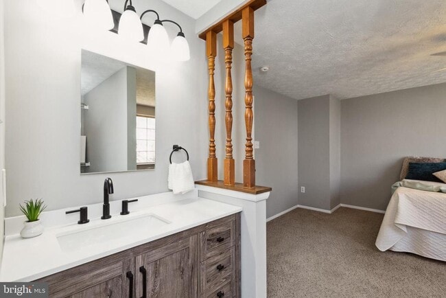 Building Photo - 5932 Spruce Run Ct