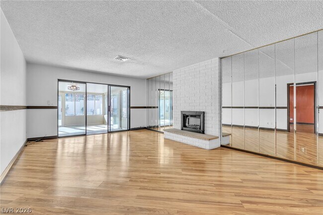 Building Photo - 2457 Swan Ln