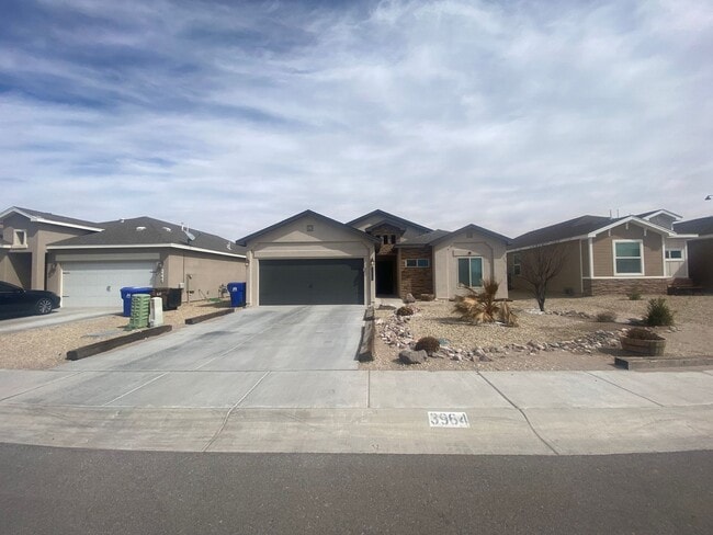 Primary Photo - Beautiful Newer Home in Great Location