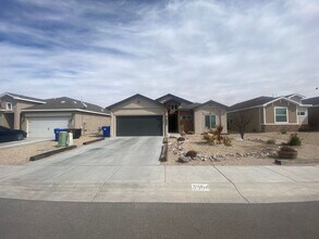 Building Photo - Beautiful Newer Home in Great Location