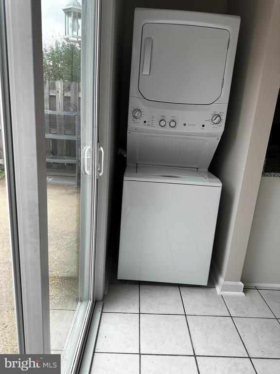 Building Photo - 325 Brock Square