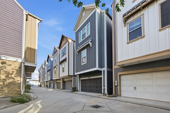 Building Photo - 1816 Dennis St