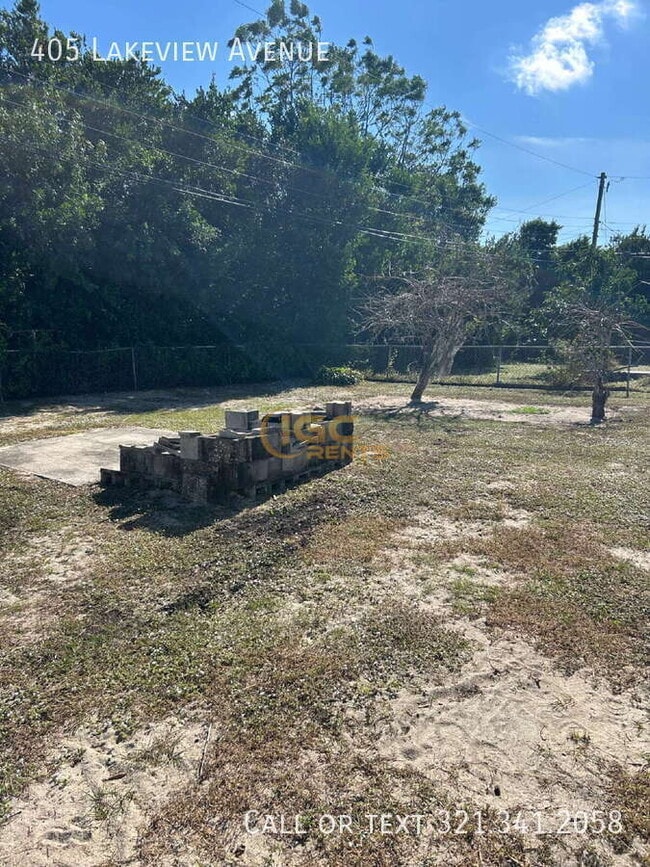 Building Photo - 405 Lakeview Ave