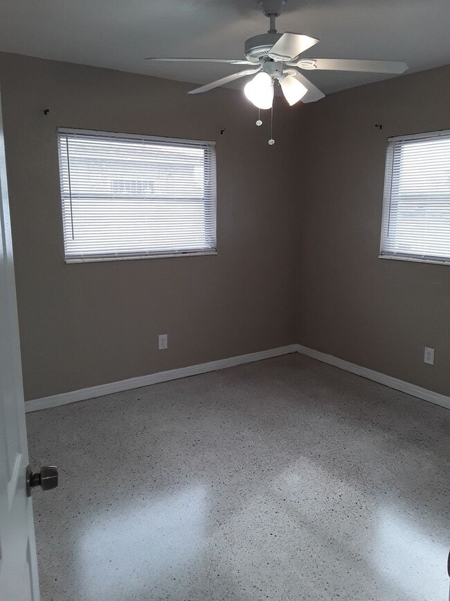 Building Photo - Three Bedroom One Bathroom House near Gulfport area.