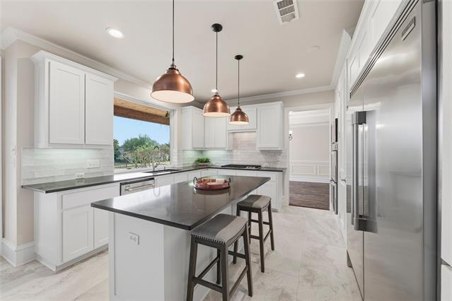 Building Photo - 715 Lakeway Dr