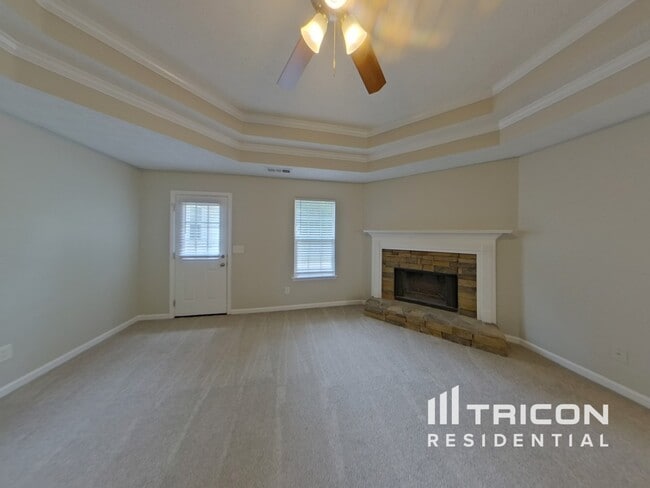 Building Photo - 10 Shadowbrook Ln