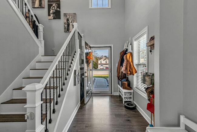 Building Photo - 123 Katrina St