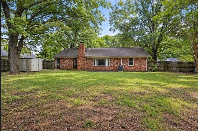 Building Photo - 8219 N Ridgebrook Dr