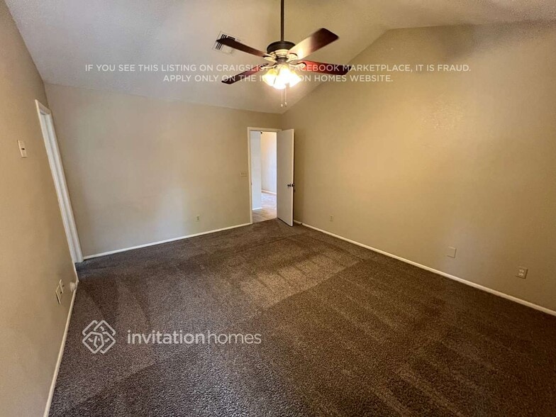 Building Photo - 8833 W Vogel Ave