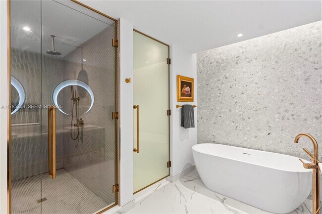 Building Photo - 2678 Tigertail Ave