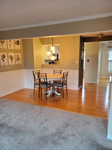 Dining Area - 135 Westbrooke Ln