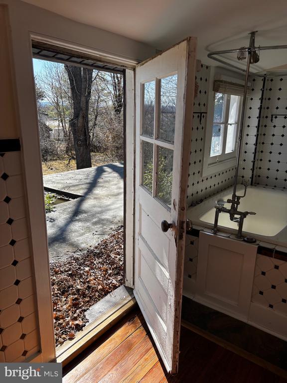 Building Photo - 8122 John Mosby Hwy