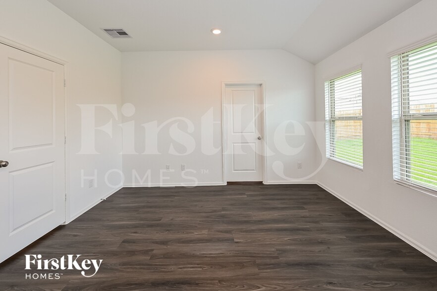 Building Photo - 5228 Pine Pass Dr