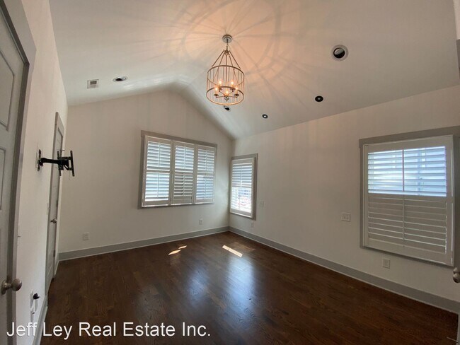 Building Photo - 5 br, 3.5 bath House - 1104B W Grove Ave.
