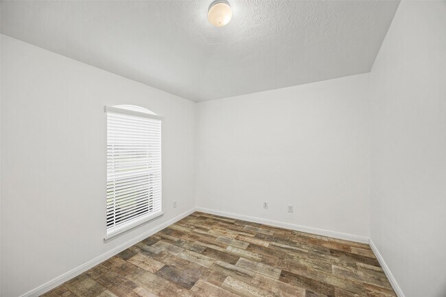 Building Photo - 5427 Stonegate Dr