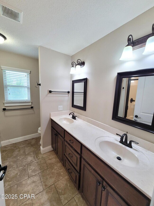 Building Photo - 4503 Bylsma Cir