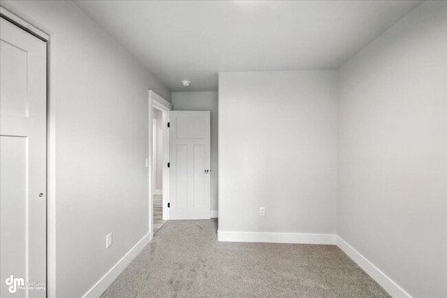 Building Photo - New & Upgraded 4BD Home!