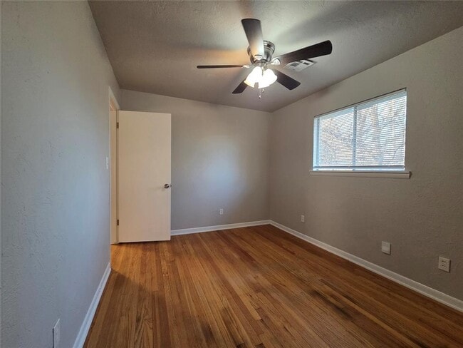 Building Photo - 1917 Treat Dr