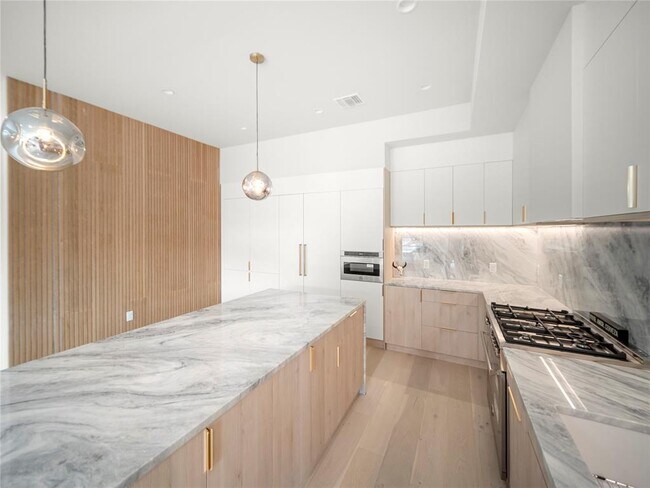 Building Photo - 2107 Brackenridge St