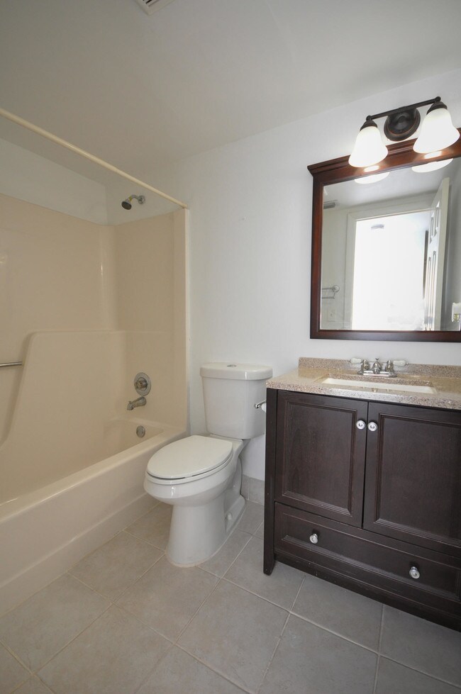 Building Photo - 7101 Golf Colony Ct