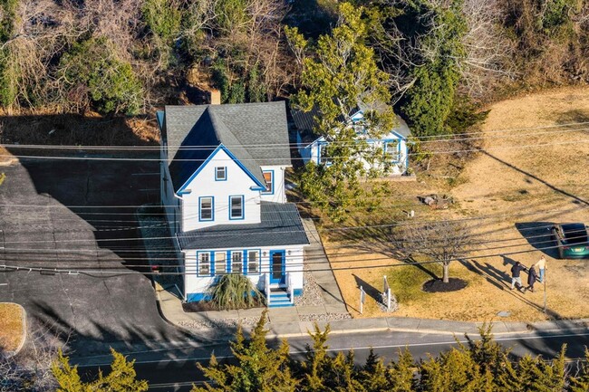 Building Photo - 616 W Ocean Heights Ave