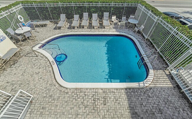 Building Photo - 3915 S Flagler Dr