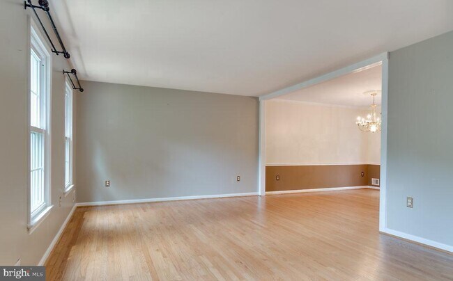 Building Photo - 7801 Cliffside Ct