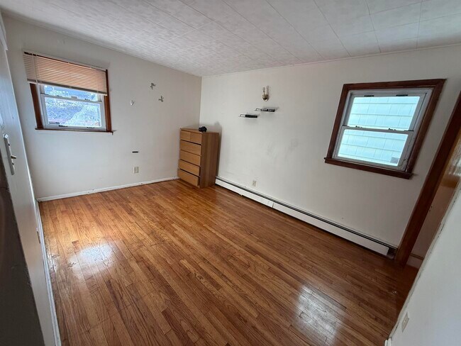 Building Photo - 36 W 9th St