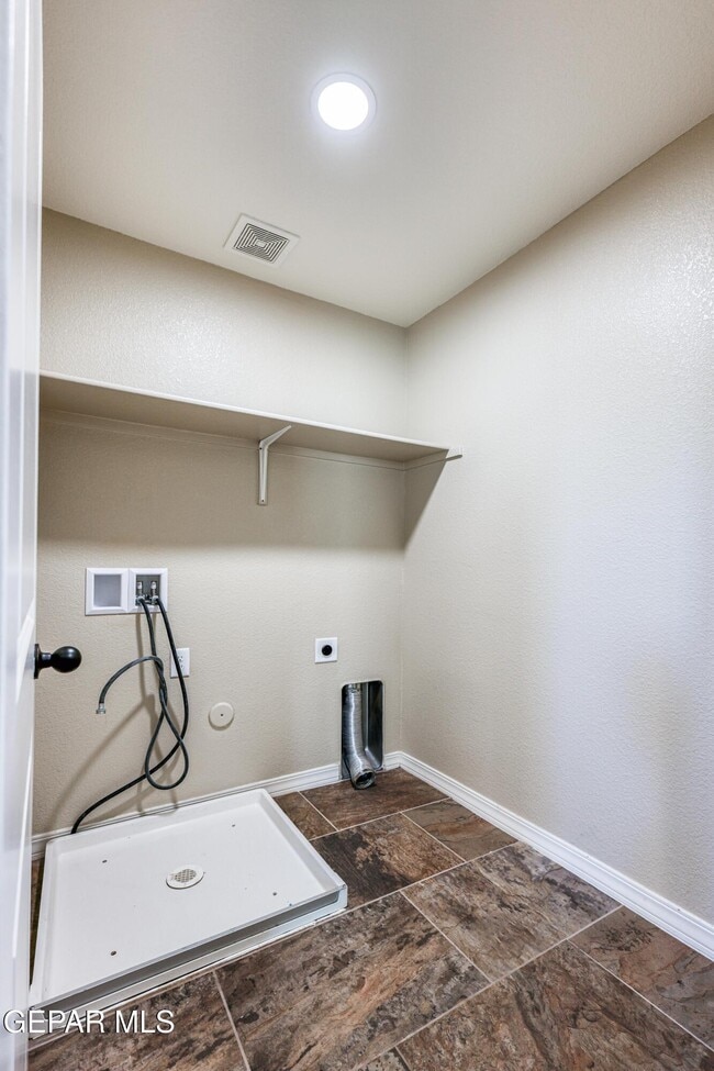 Building Photo - 5525 Valley Cedar Dr