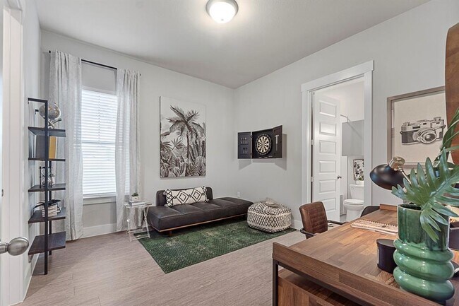 Building Photo - 922 Saffira-