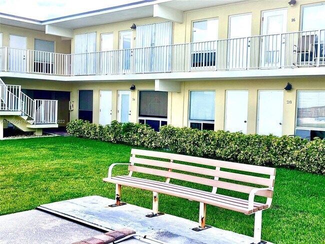 Building Photo - 2508 Bay Dr