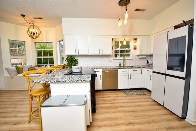 Building Photo - 1204 Edenbridge Way