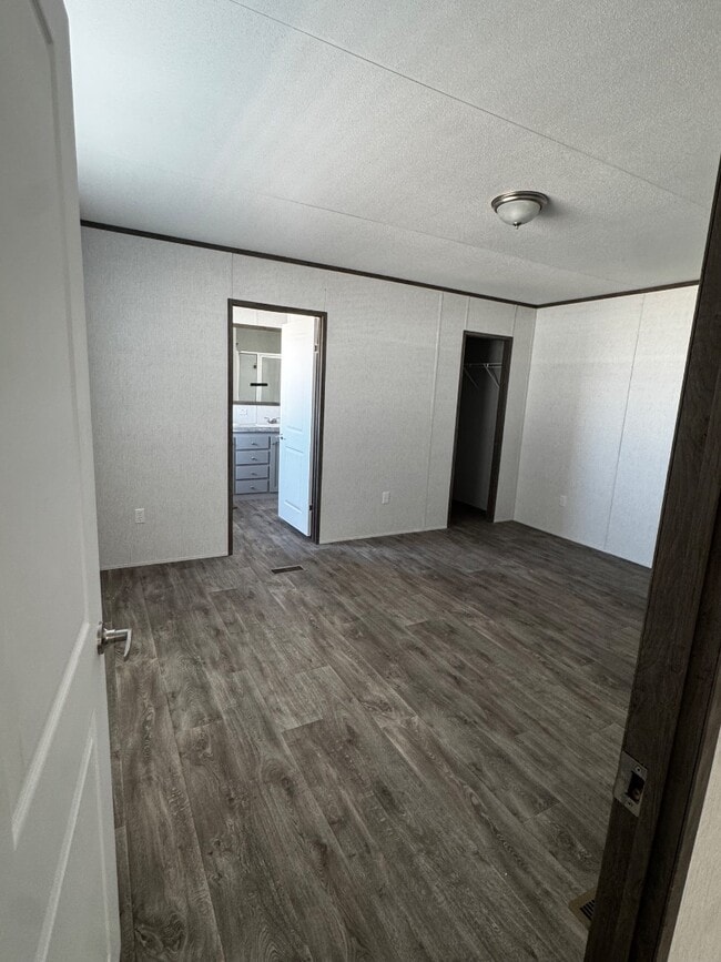 Building Photo - 110 US-60