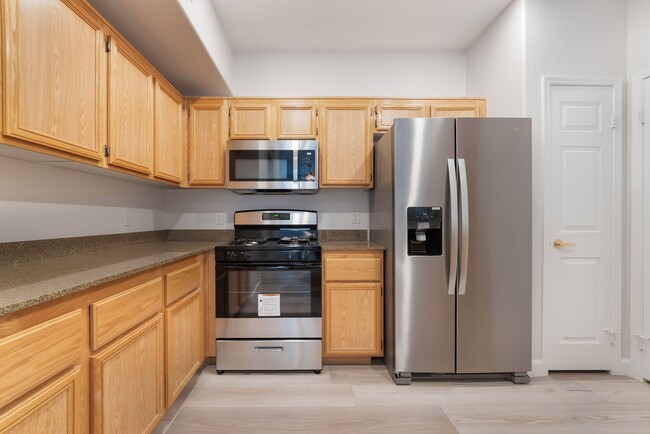 Building Photo - Stylish Condo with Modern Touches!